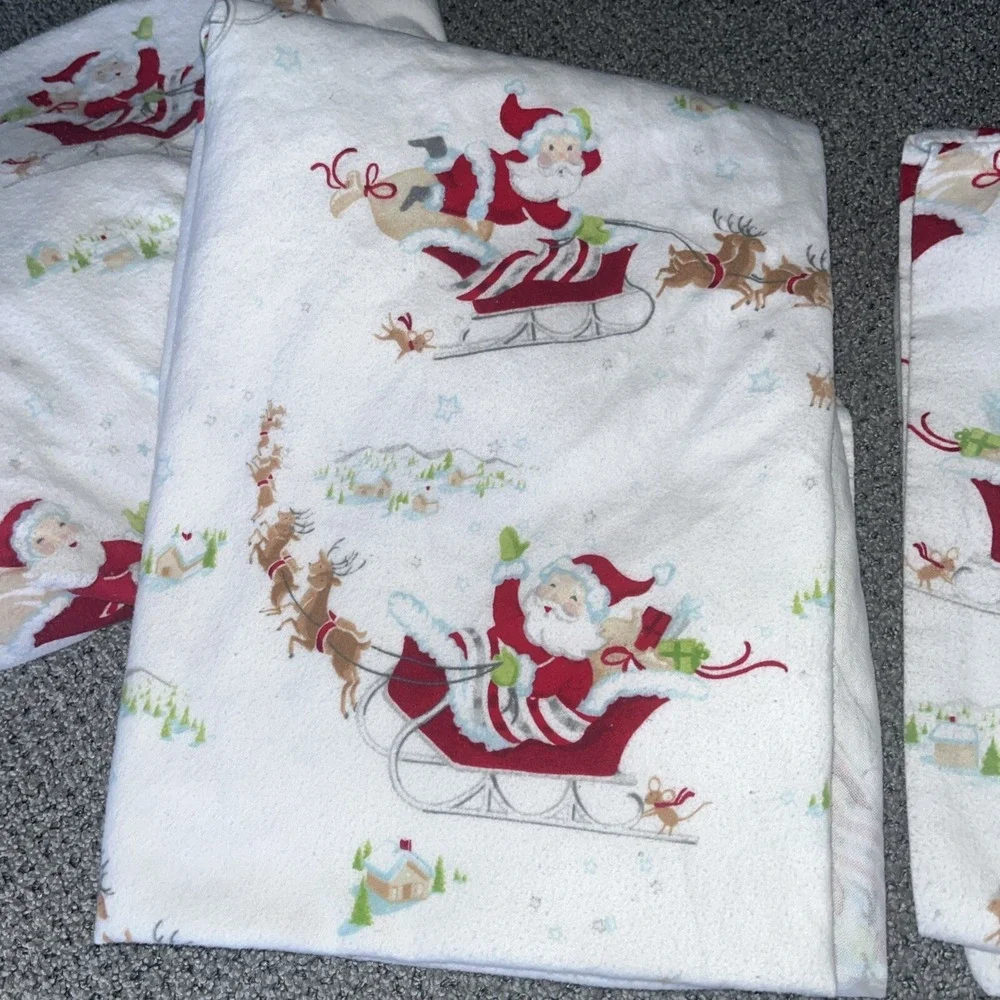 Pottery Barn Kids Flannel Sheet Set. Toddler. Santa Claus.‎ Christams. Reindeer